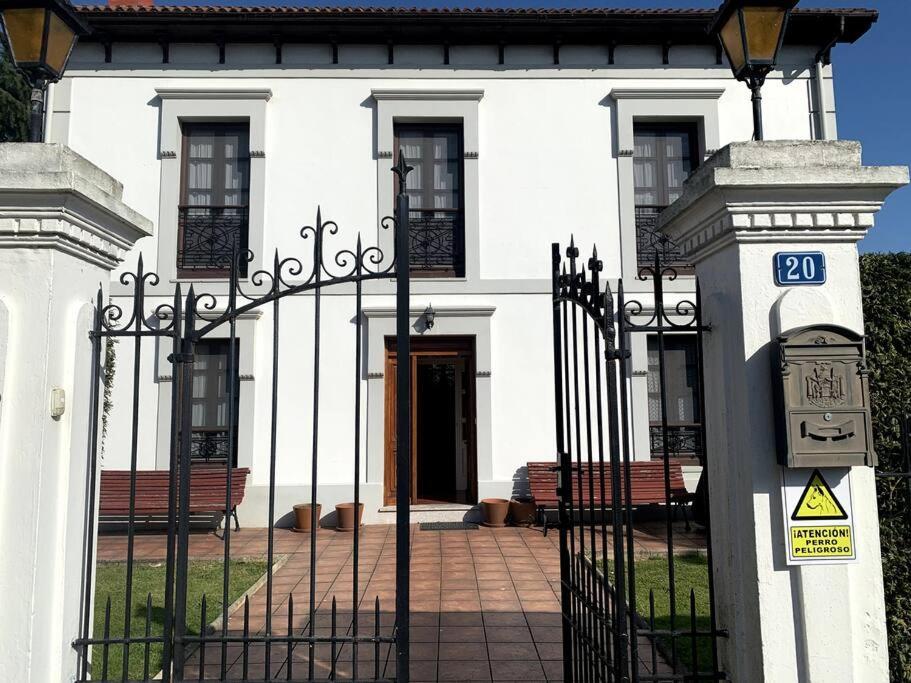 فيلا La Casona De Barganaz Santiago Del Monte المظهر الخارجي الصورة